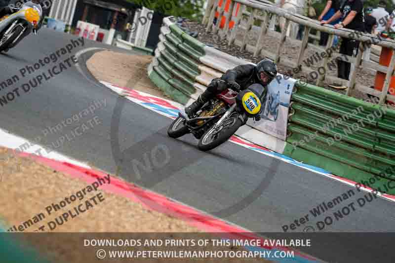 Vintage motorcycle club;eventdigitalimages;mallory park;mallory park trackday photographs;no limits trackdays;peter wileman photography;trackday digital images;trackday photos;vmcc festival 1000 bikes photographs